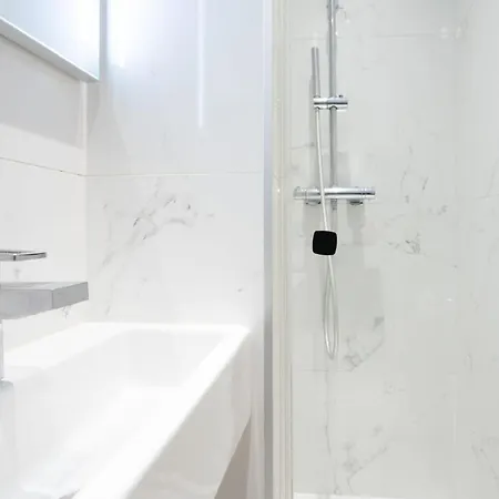 Centre 2 - 2p * Paříž